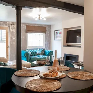 Pass The Keys Castle St Spacious Centre 2 Bed Townhouse With Parking Holiday home